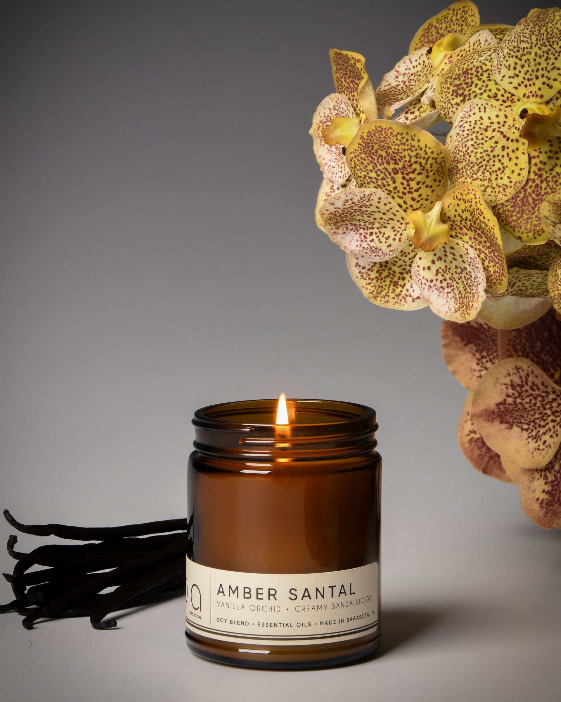 amber santal classic candle, vanilla, orchid