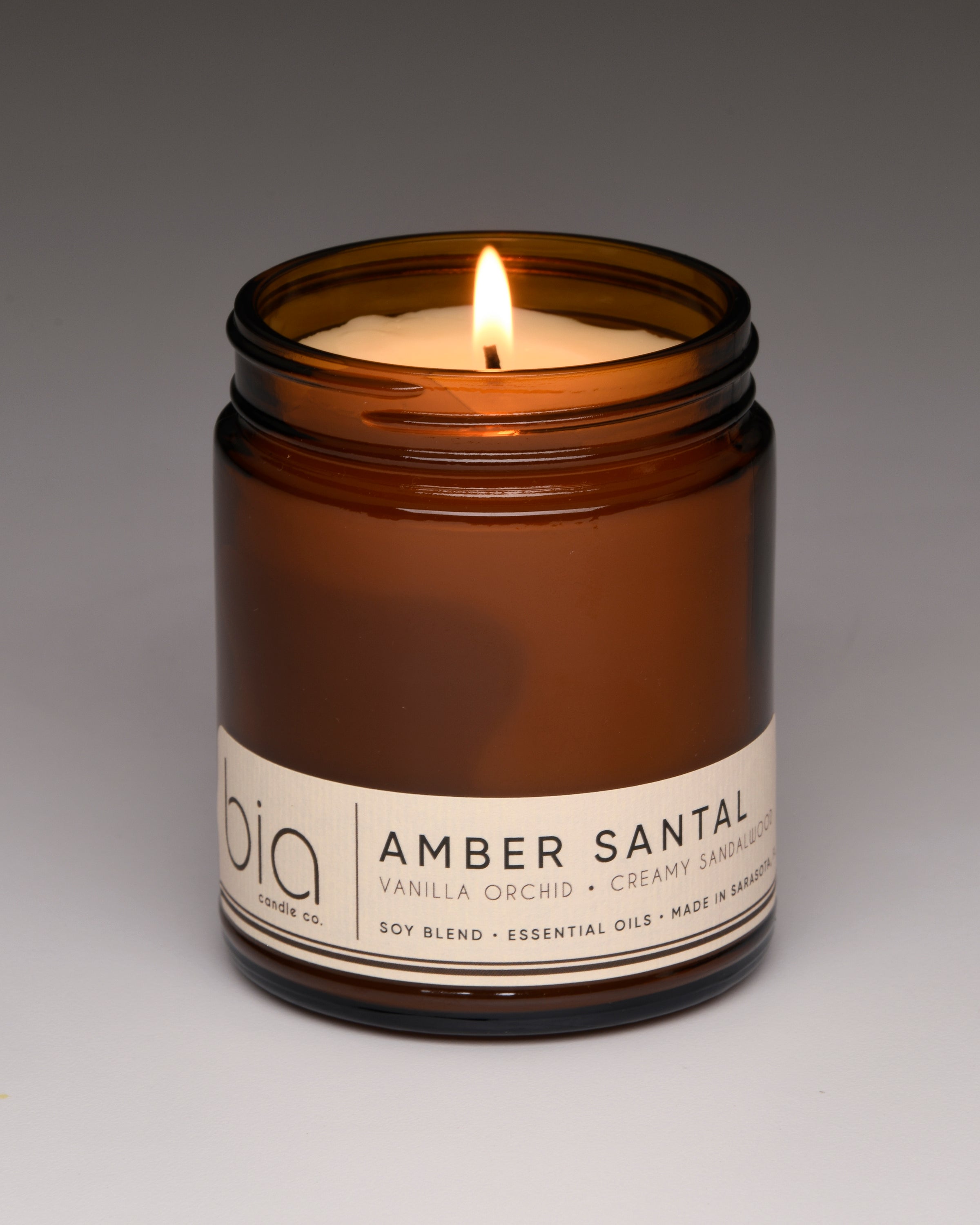 classic candle size in amber santal