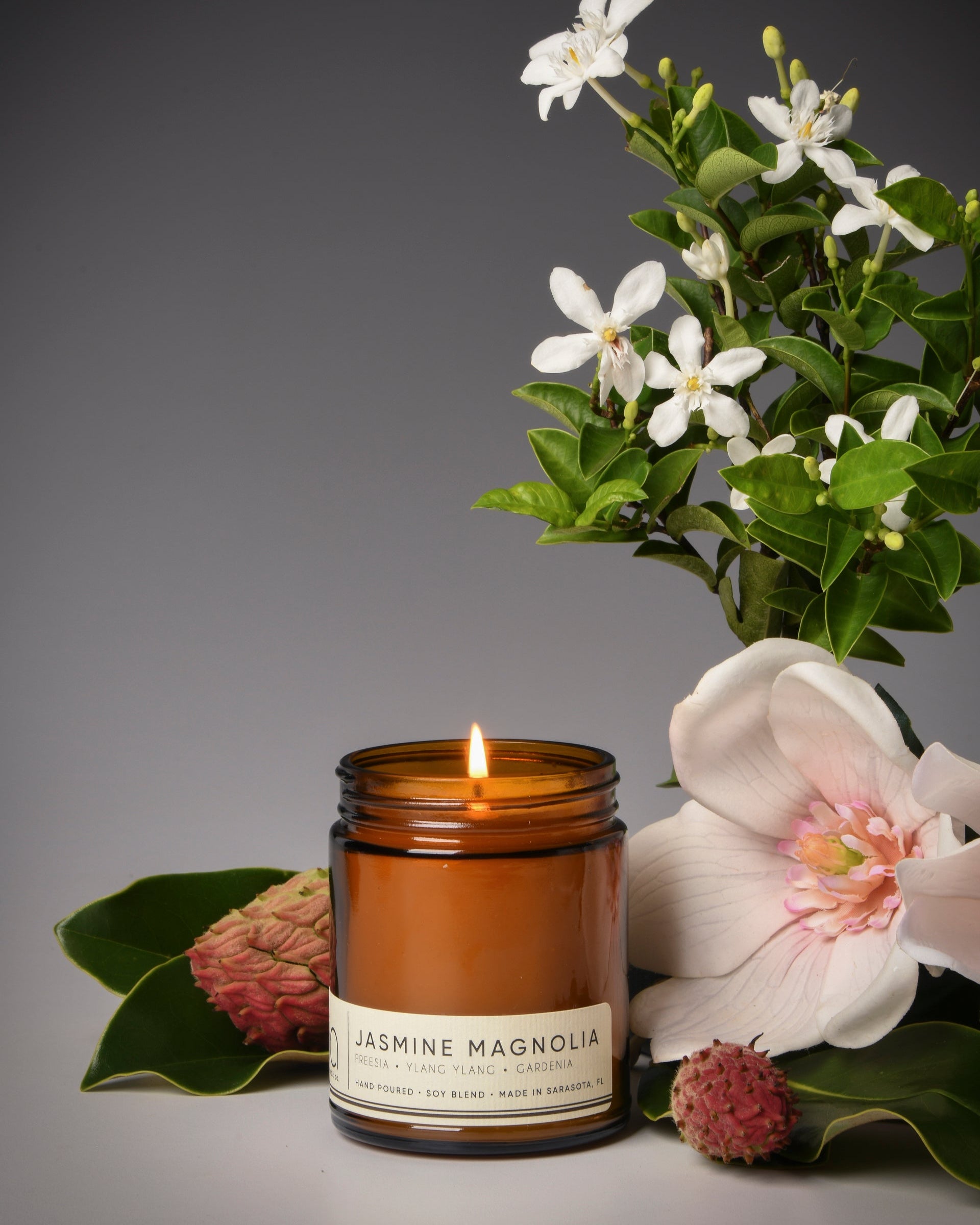 jasmine magnolia classic candle with scent notes, magnolia flower, jasmine and greenery