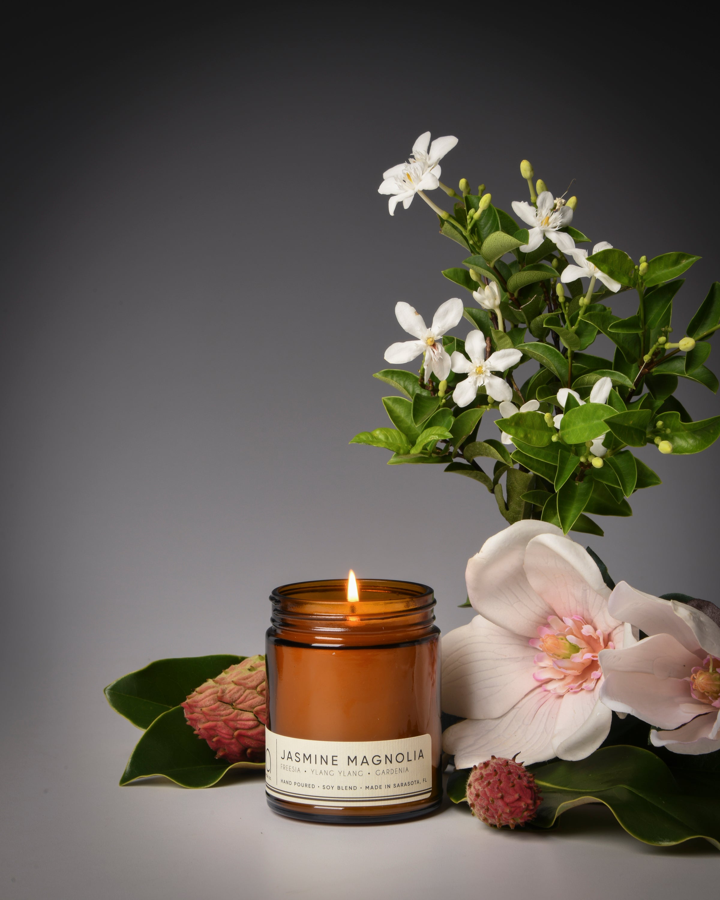 jasmine magnolia classic candle with scent notes, magnolia flower, jasmine and greenery
