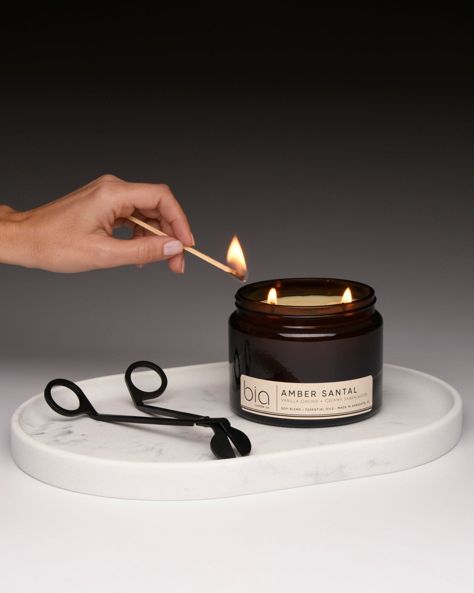 amber santal grande 2-wick lit with match
