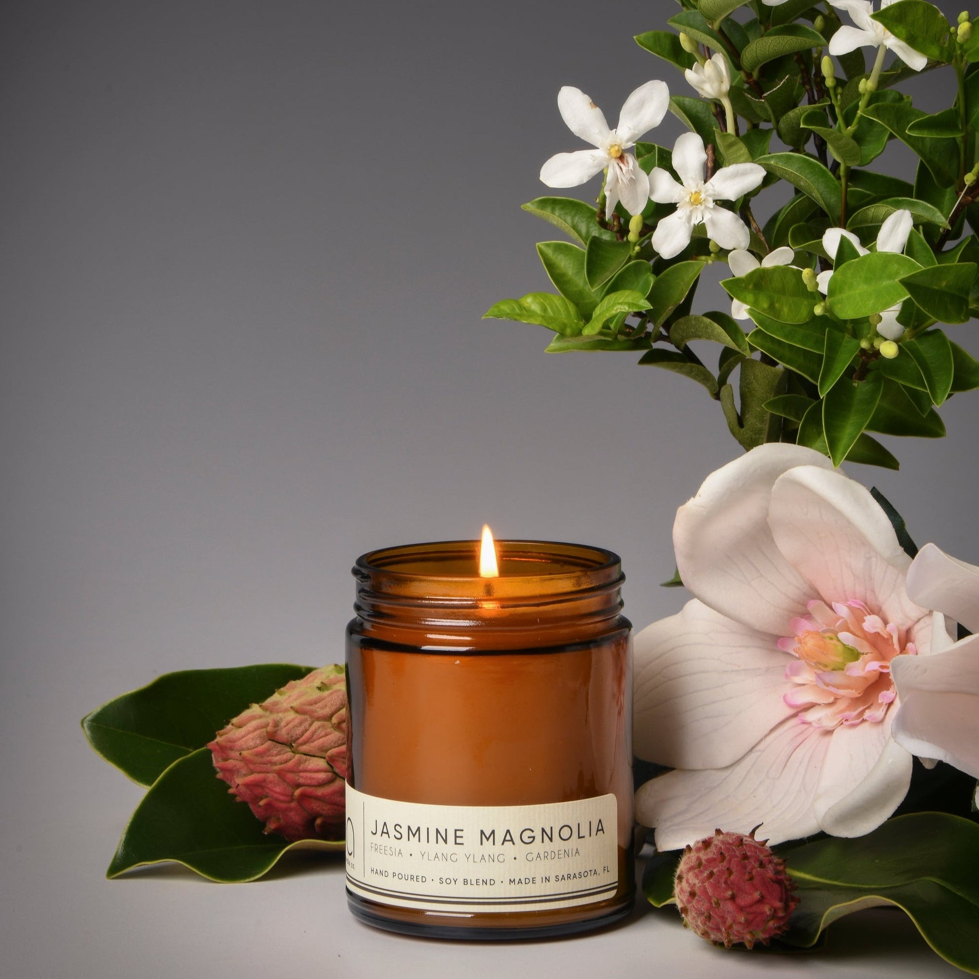 jasmine magnolia classic candle with scent notes, magnolia flower, jasmine and greenery